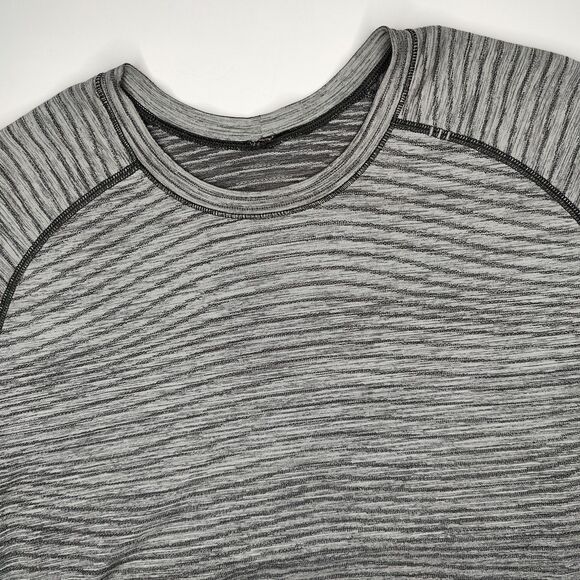 Lululemon Metal Vent Tech Short Sleeve Shirt Mens XL Performance Gym Workout - Picture 3 of 5